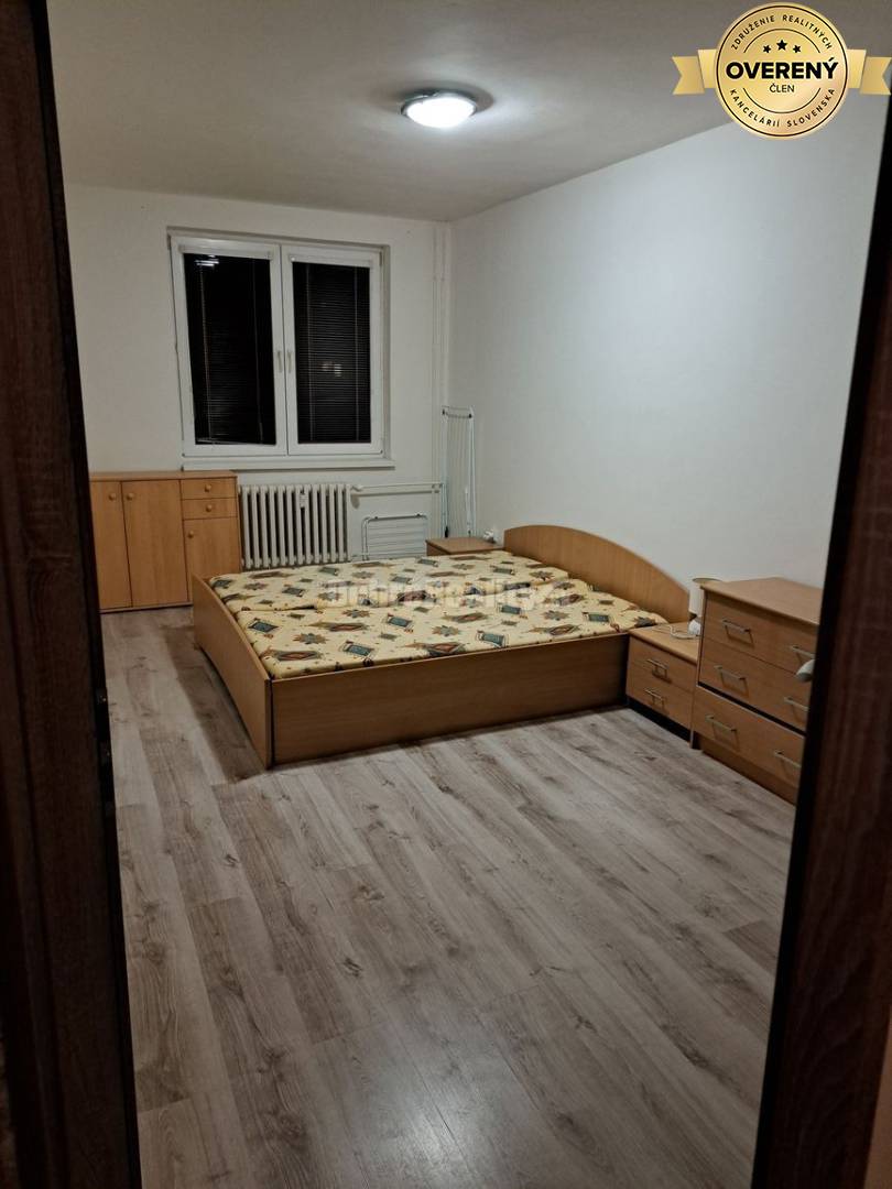 Ponúkame na prenájom trojizbový mezonetový byt v Trenčíne.