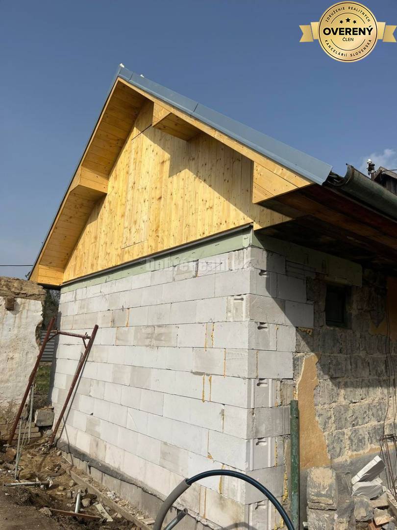 Dobré reality ponúkajú na predaj rodinný dom v obci Rúbaň !