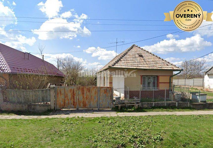 Dobré reality ponúkajú na predaj rodinný dom v obci Rúbaň !