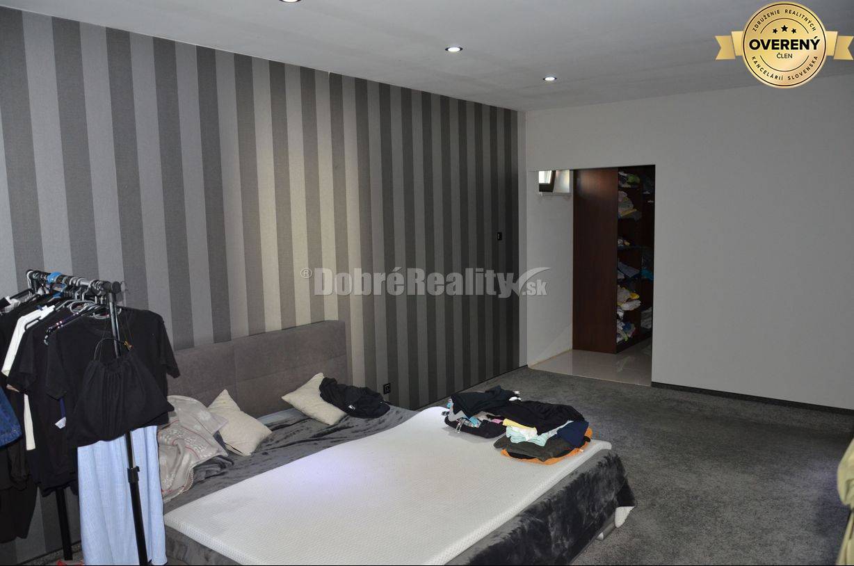 DOBRÉ REALITY - priestranný rodinný dom s veľkým pozemkom vo Veľkom H