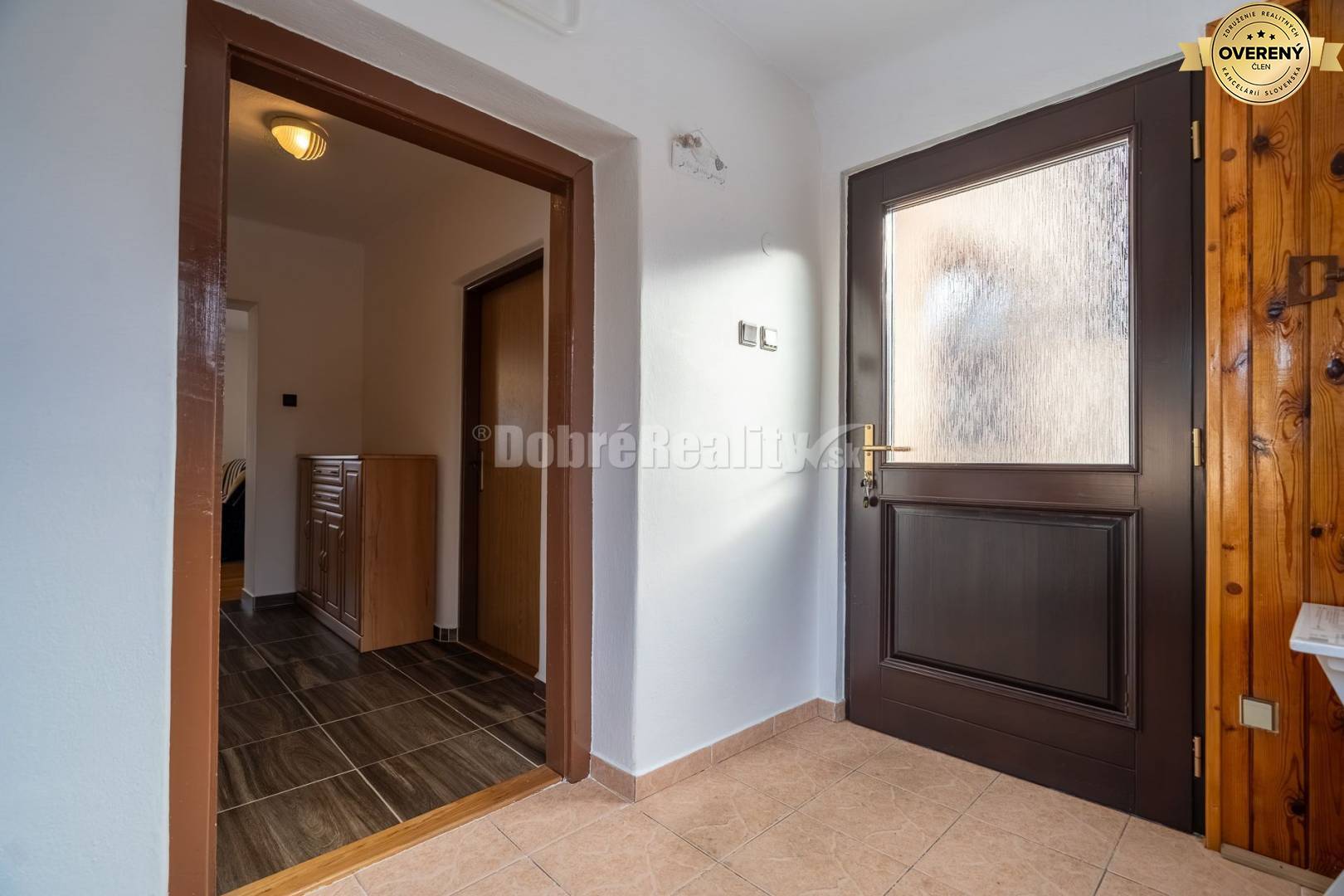 PREDAJ: Rodinný dom so zimnou záhradou a samostatnou obytnou prístavbo