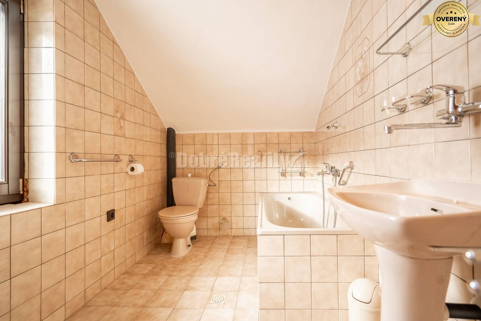 Dom so zimnou záhradou a obytnou prístavbou, 283 m2, Čierny Balog