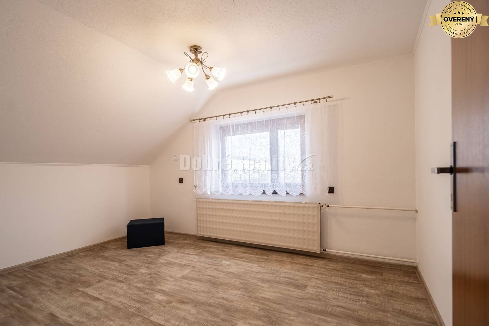 PREDAJ: Rodinný dom so zimnou záhradou a samostatnou obytnou prístavbo