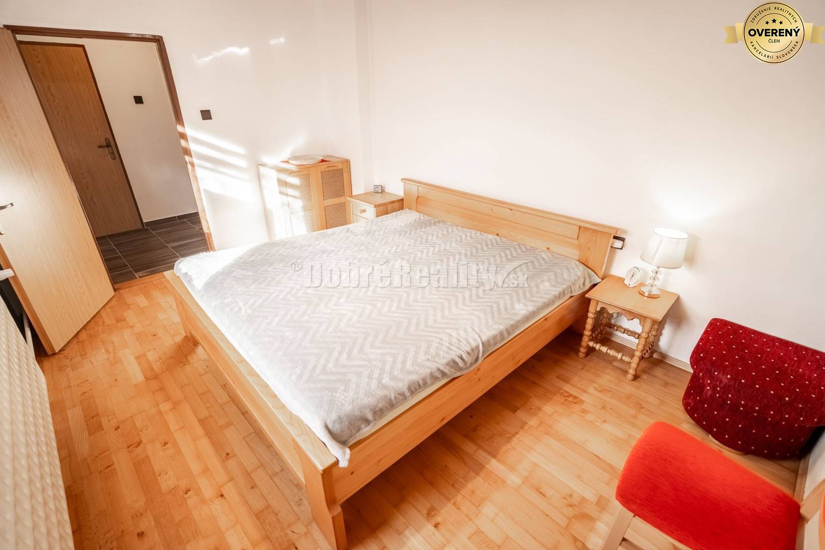 PREDAJ: Rodinný dom so zimnou záhradou a samostatnou obytnou prístavbo