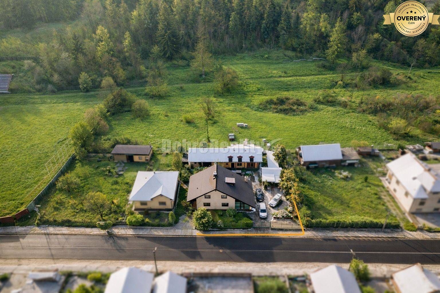 Dom so zimnou záhradou a obytnou prístavbou, 283 m2, Čierny Balog