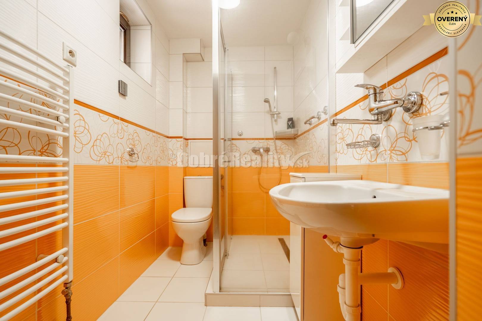 PREDAJ: Rodinný dom so zimnou záhradou a samostatnou obytnou prístavbo