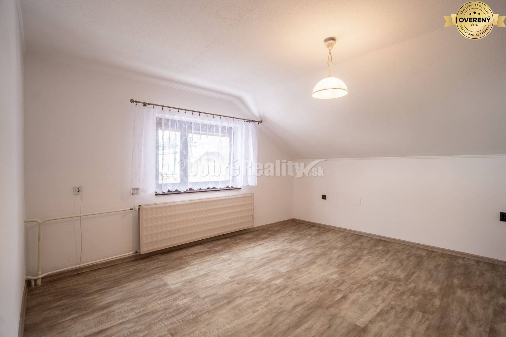 Dom so zimnou záhradou a obytnou prístavbou, 283 m2, Čierny Balog