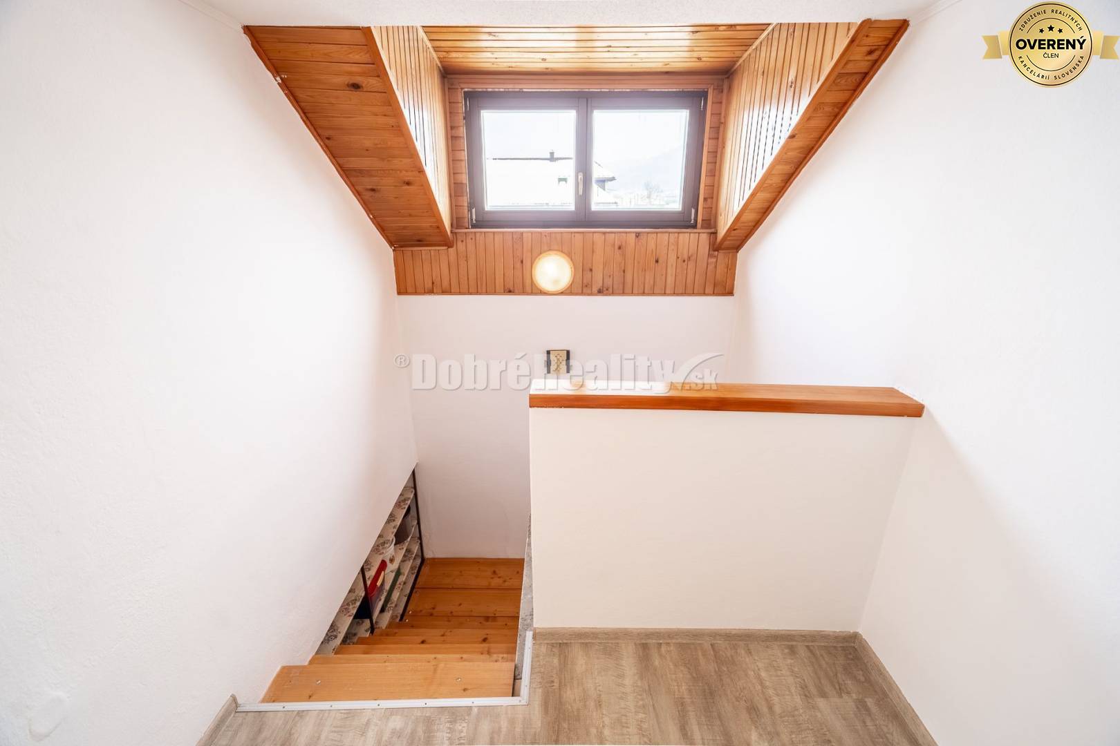 PREDAJ: Rodinný dom so zimnou záhradou a samostatnou obytnou prístavbo