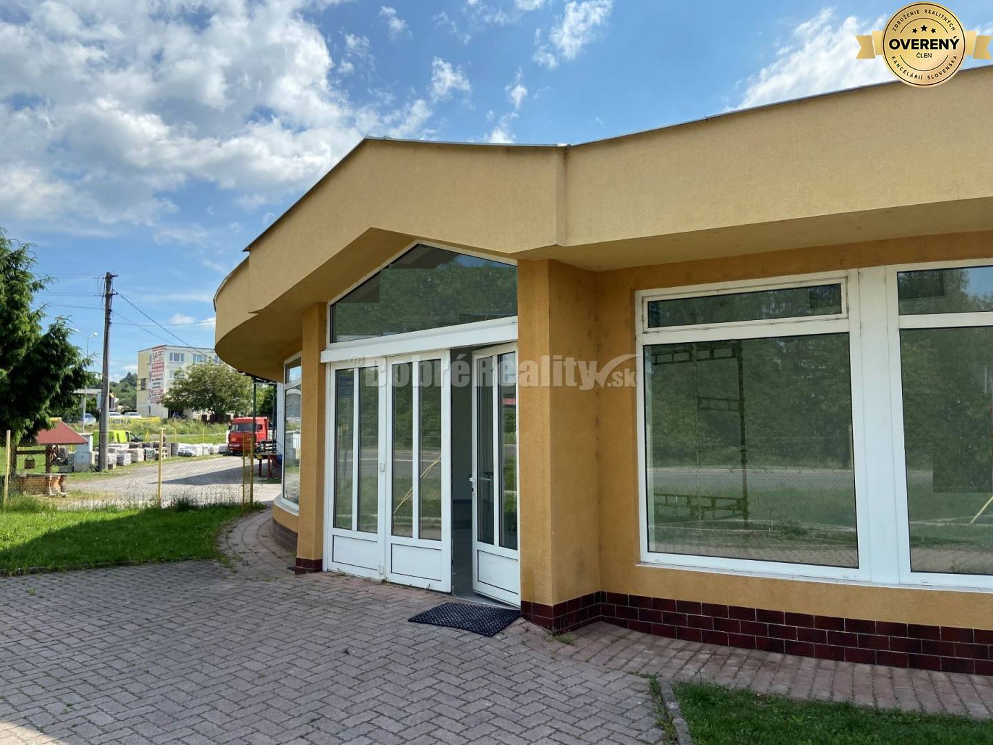 DOBRÉ REALITY ponúkajú na prenájom pekné komerčné priestory na obchod