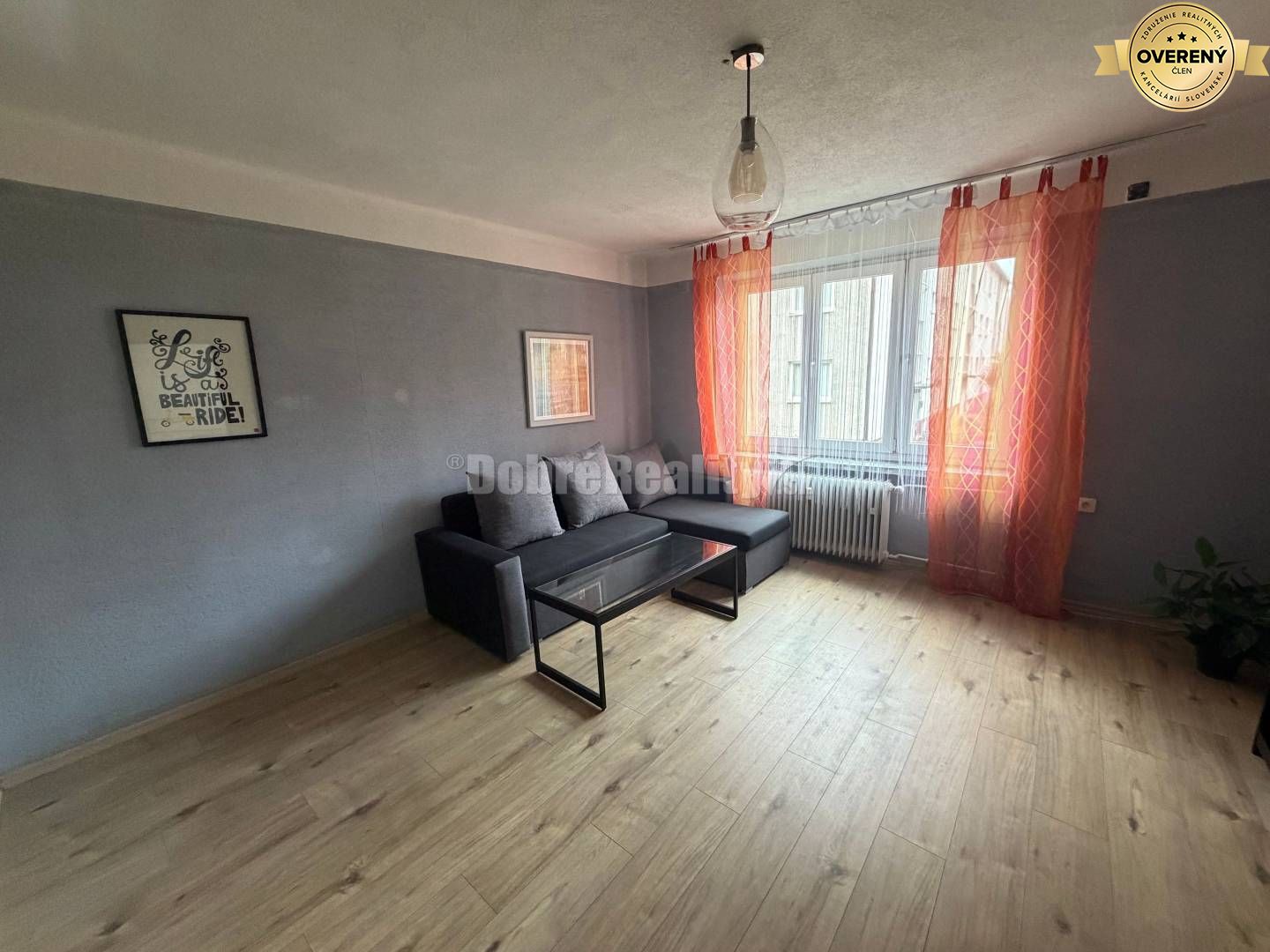 Na prenájom pekný 2 izbový byt .