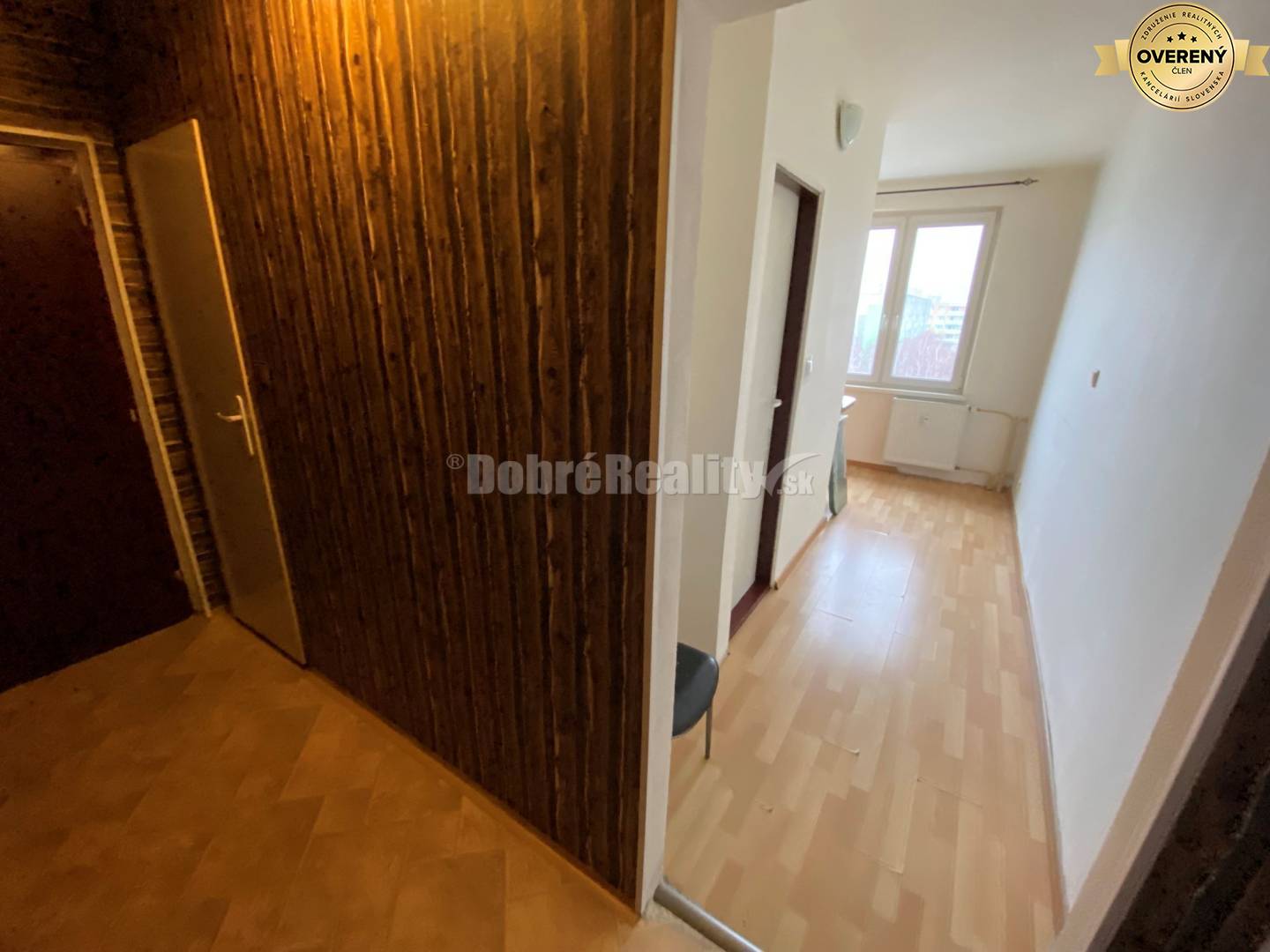 DOBRÉ REALITY ponúkajú na predaj veľký 2-izbový byt s lodžiou v Rimavs