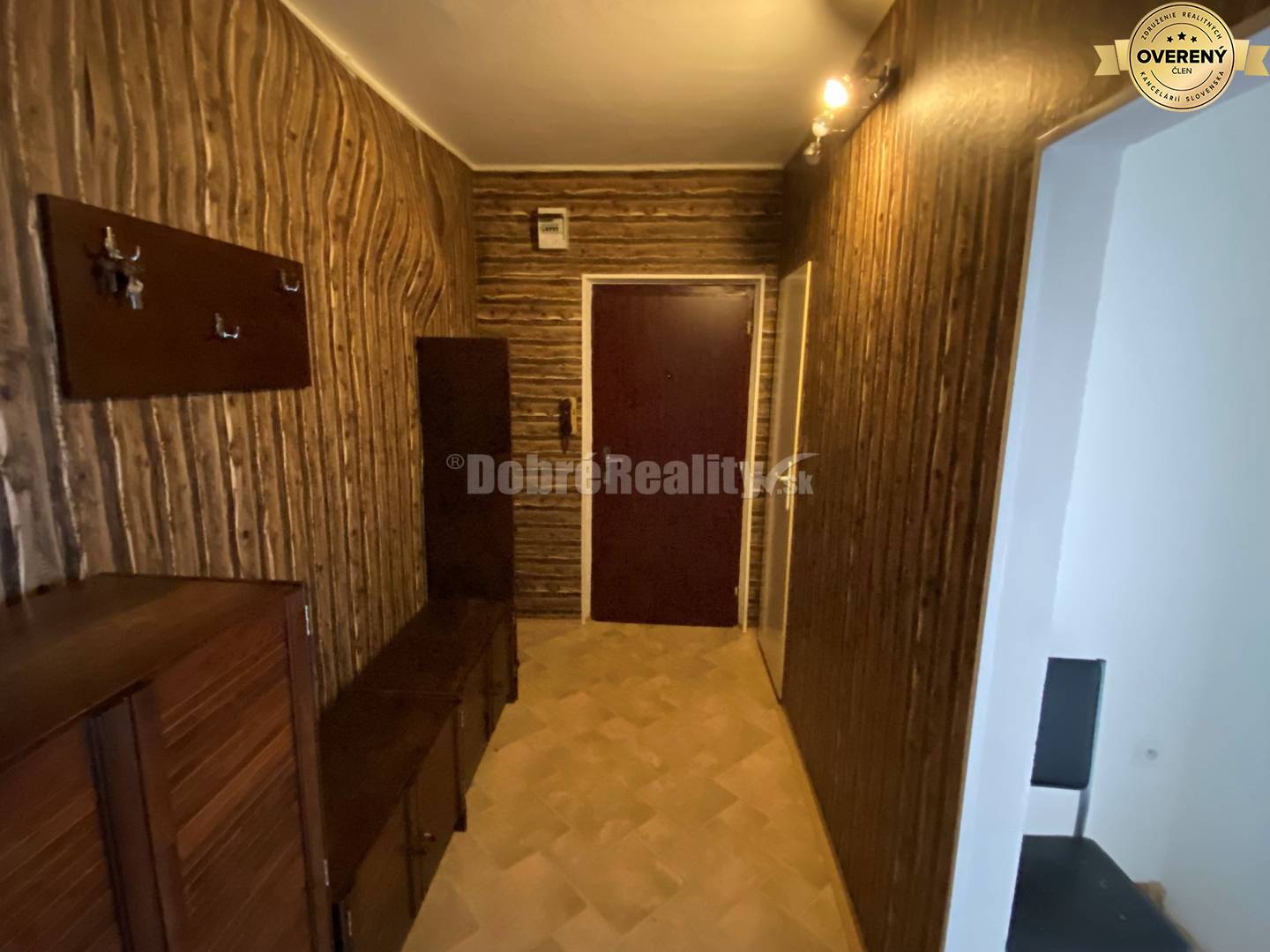 DOBRÉ REALITY ponúkajú na predaj veľký 2-izbový byt s lodžiou v Rimavs