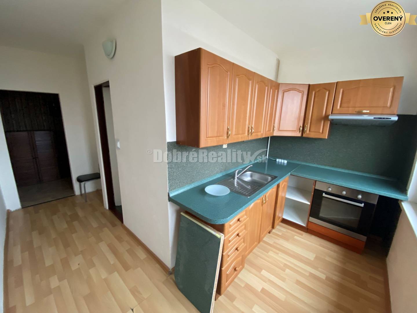 DOBRÉ REALITY ponúkajú na predaj veľký 2-izbový byt s lodžiou v Rimavs