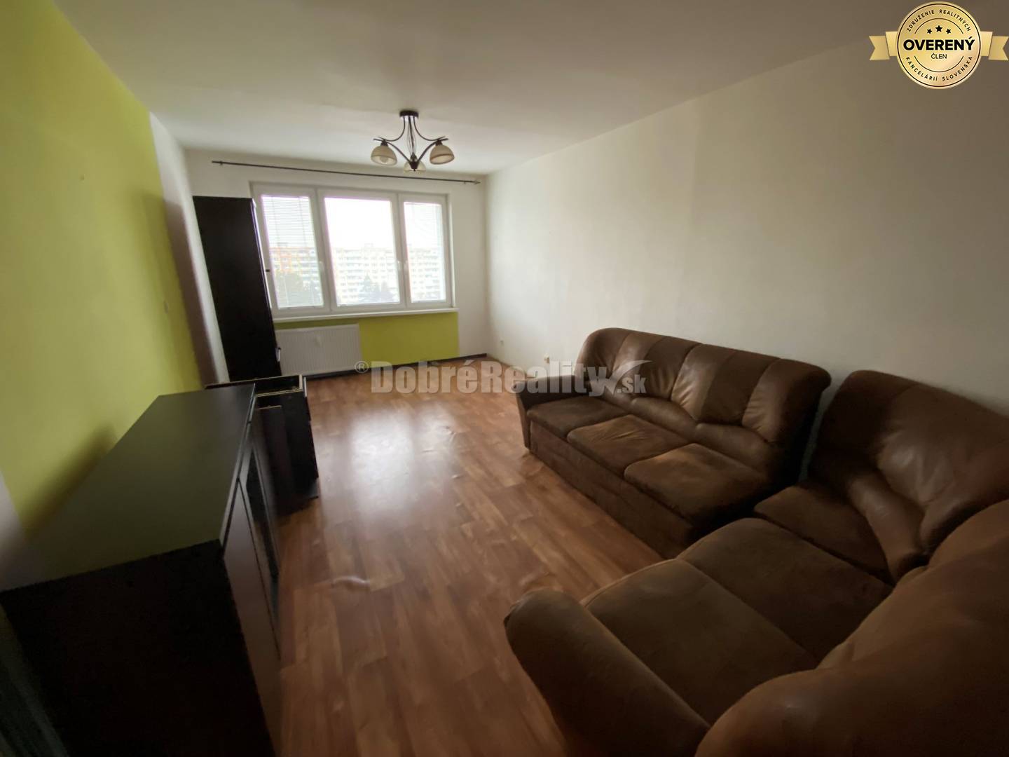 DOBRÉ REALITY ponúkajú na predaj veľký 2-izbový byt s lodžiou v Rimavs