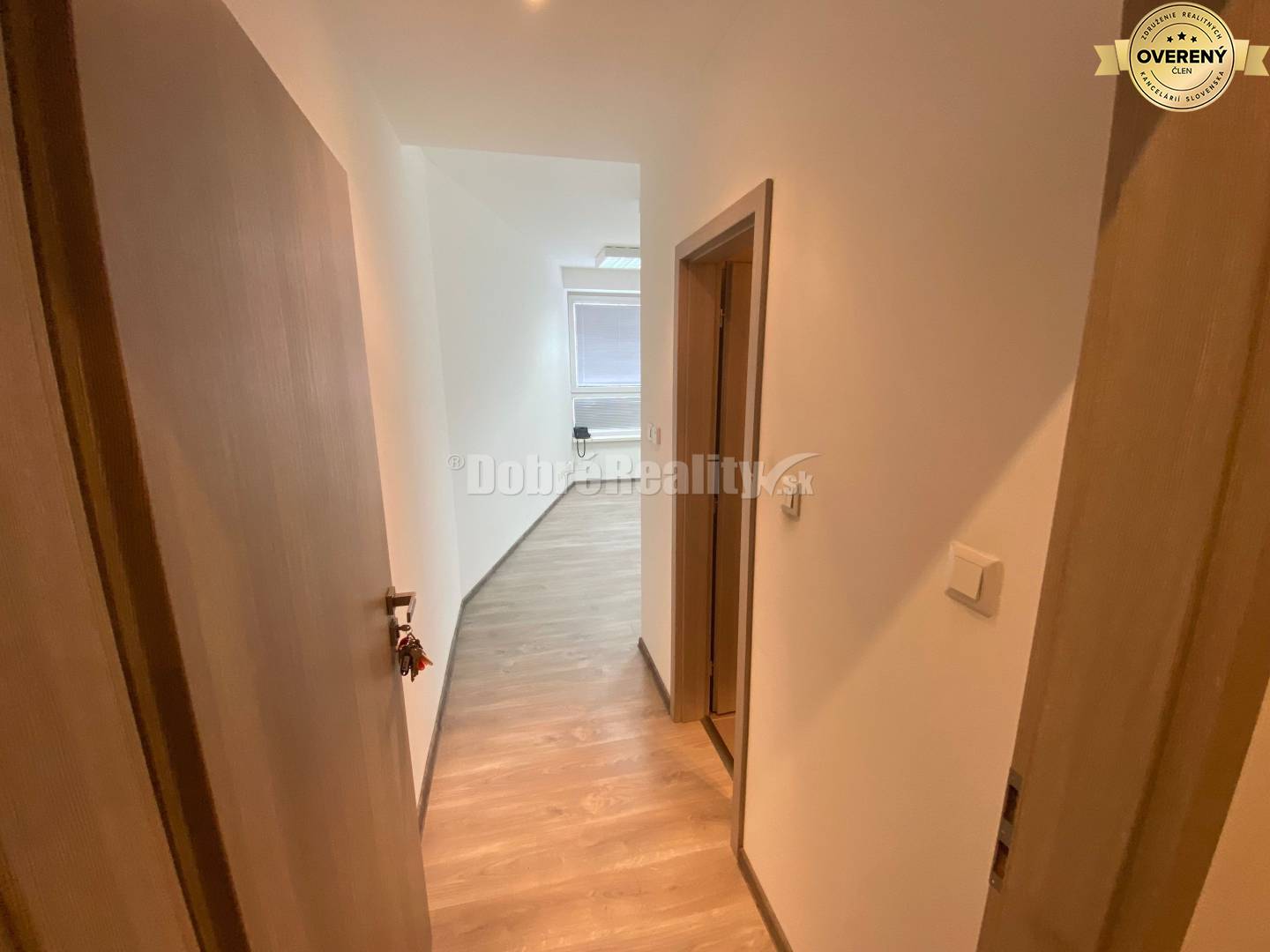 DOBRÉ REALITY ponúkajúú na prenájom peknú kancelária alebo komerčný