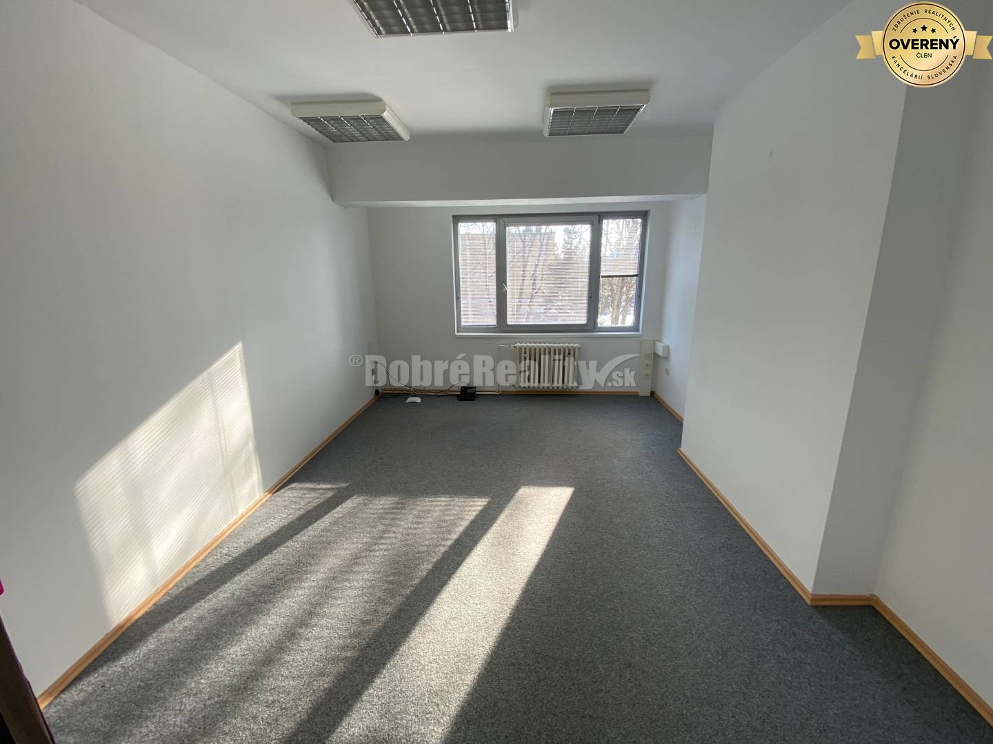 DOBRÉ REALITY ponúkajú prenájom peknej komerčnej miestnosti na kancelá