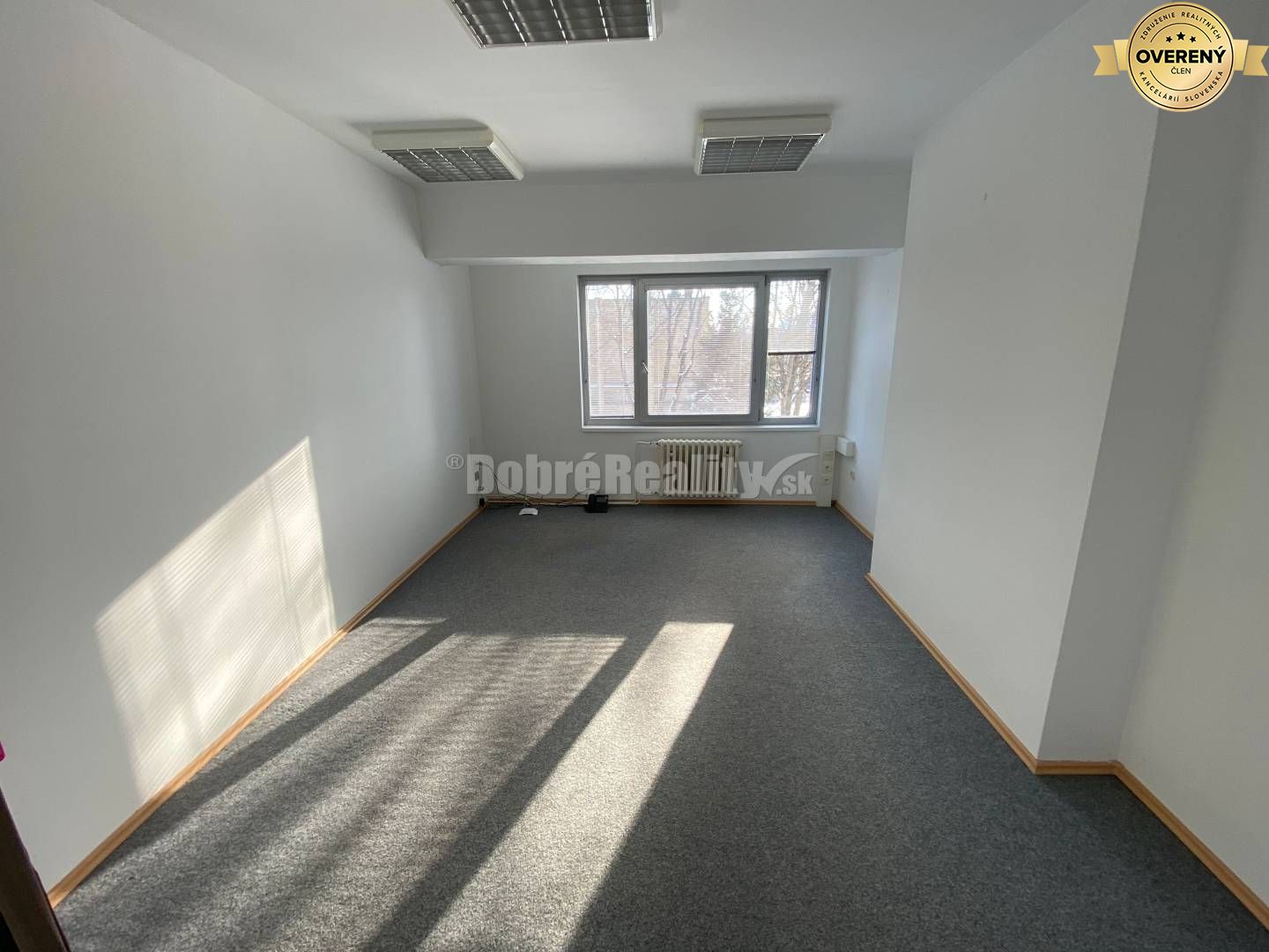 DOBRÉ REALITY ponúkajú prenájom peknej komerčnej miestnosti na kancelá