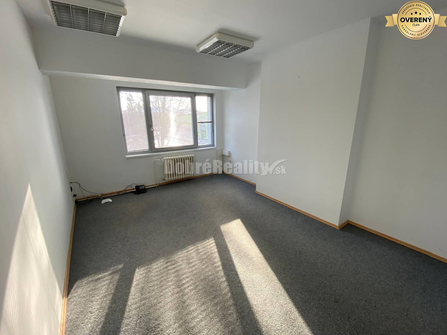 DOBRÉ REALITY ponúkajú prenájom peknej komerčnej miestnosti na kancelá
