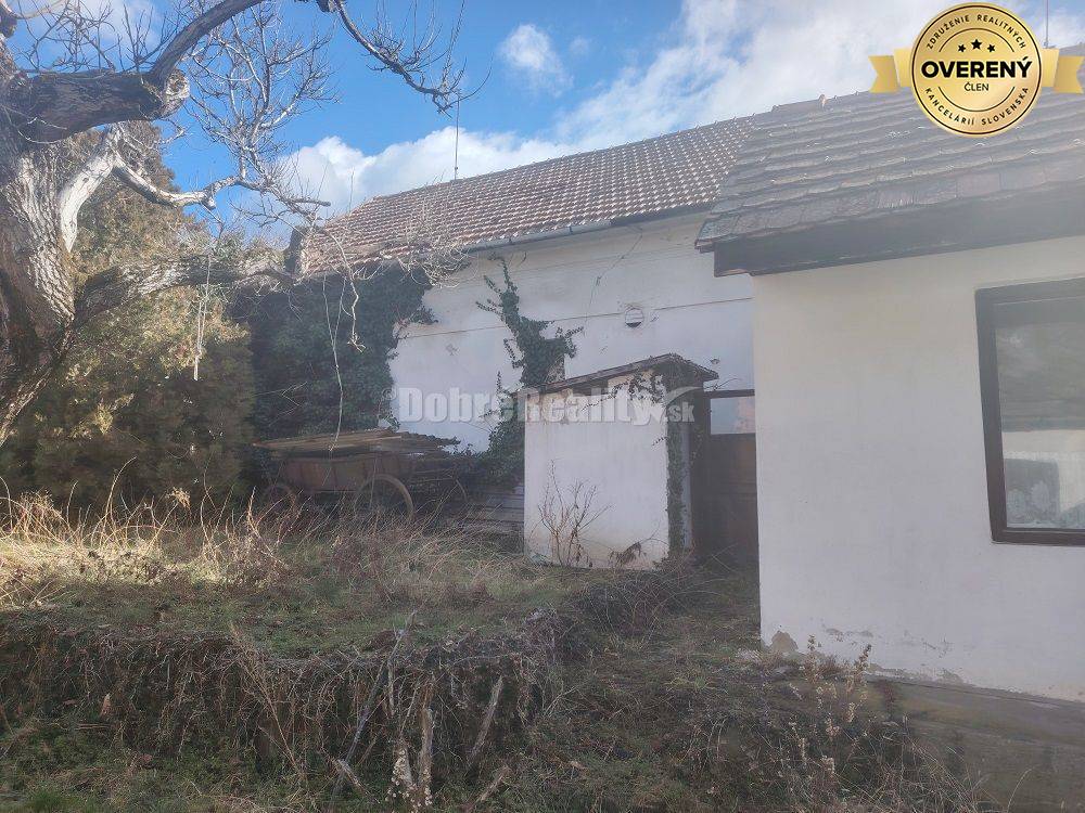 RK Dobré reality predáva dom s viničným domčekom v obci Bajtava