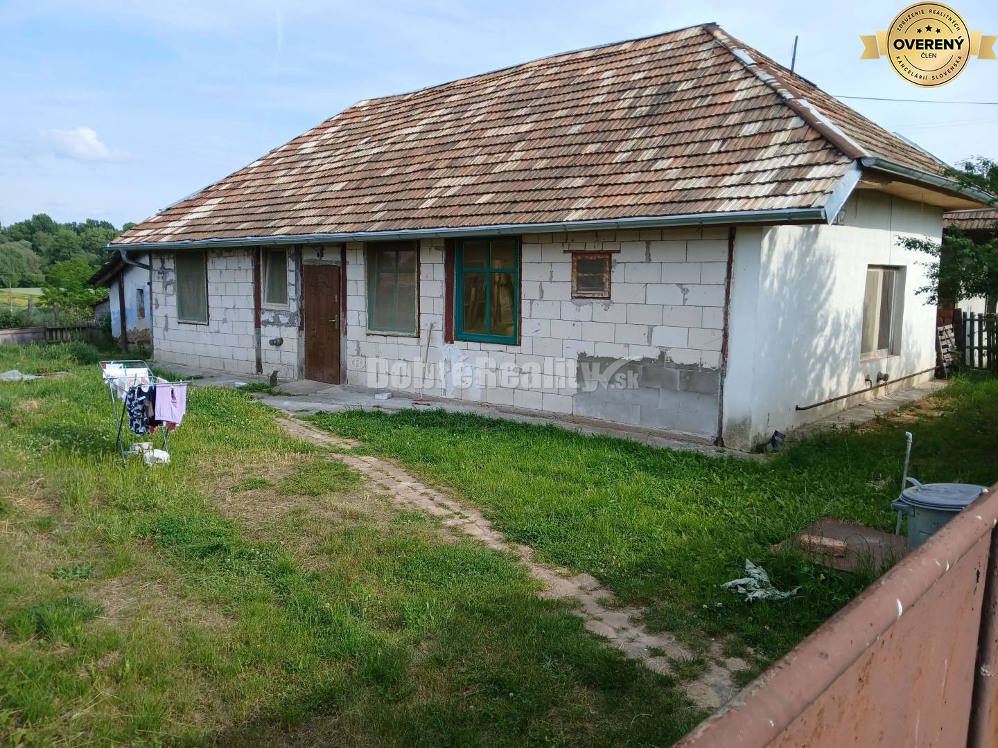 Dobré Reality ponúkajú na predaj vidiecky dom v obci Čata