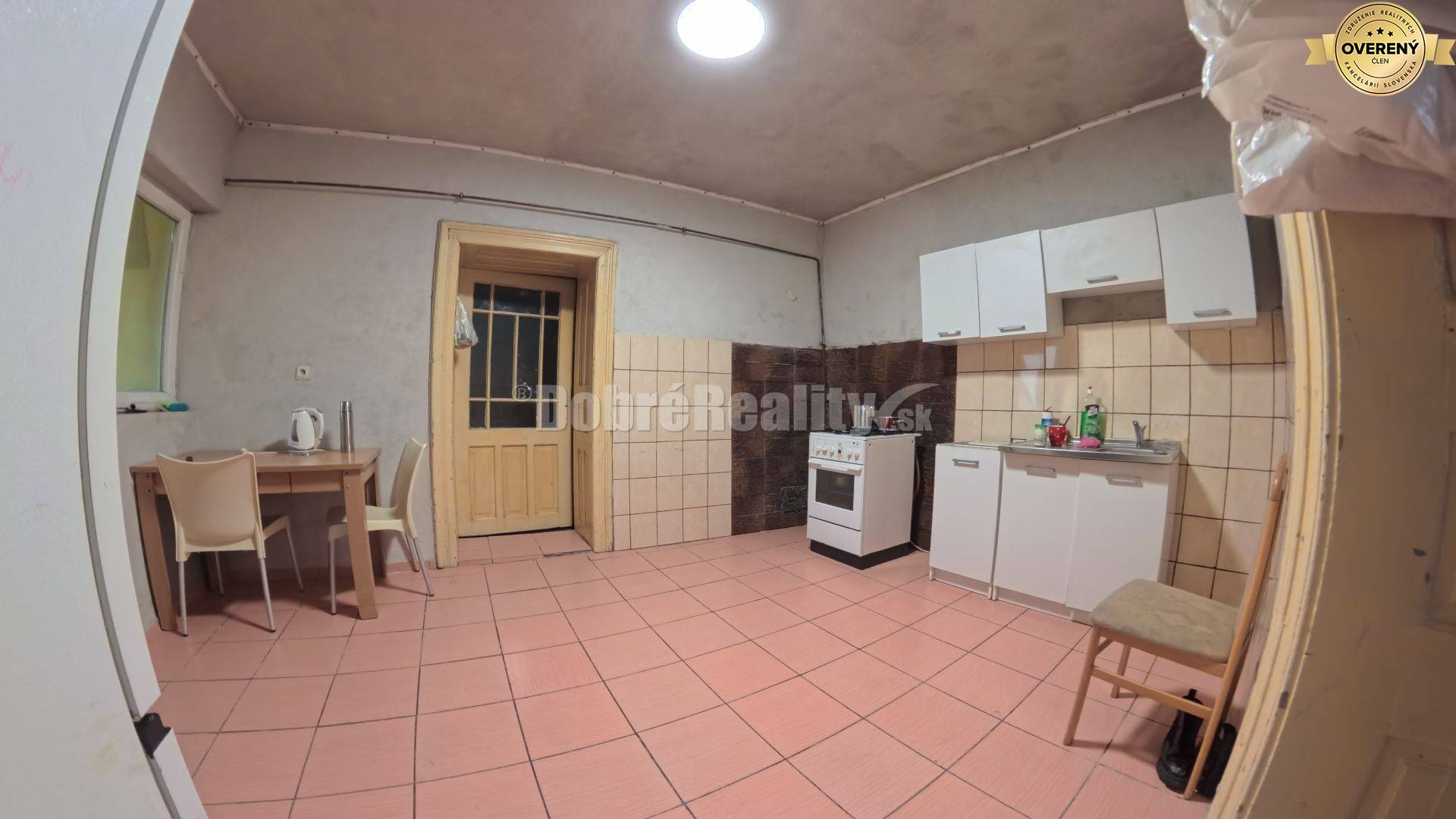 Dobré Reality ponúkajú na predaj vidiecky dom v obci Čata