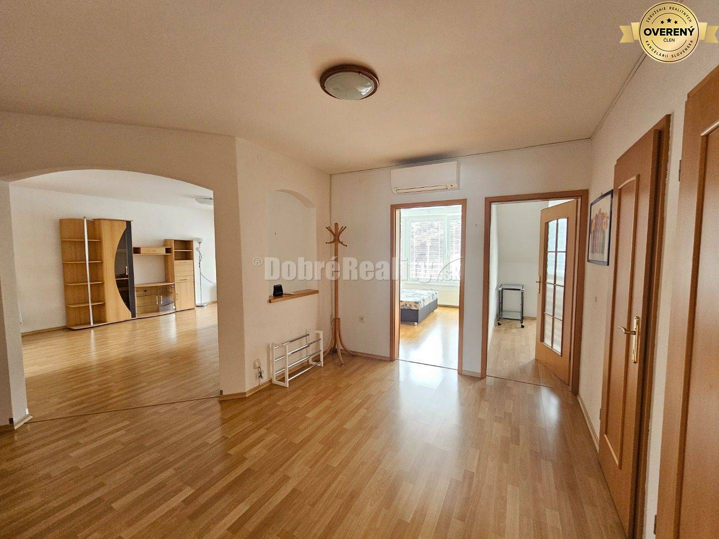 PRENÁJOM 4 izbového bytu v podkroví - centrum PIEŠŤANY