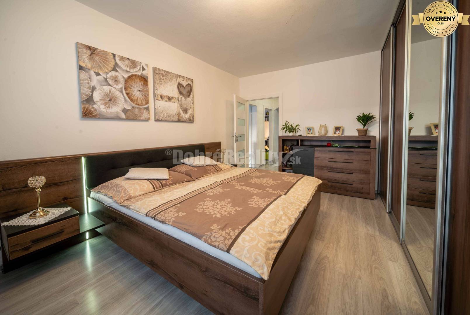 EXKLUZÍVNE 4-IZBOVÝ BYT 84m2 - REKONŠTRUKCIA, ZARIADENÝ, VOĽNÝ IHNEĎ