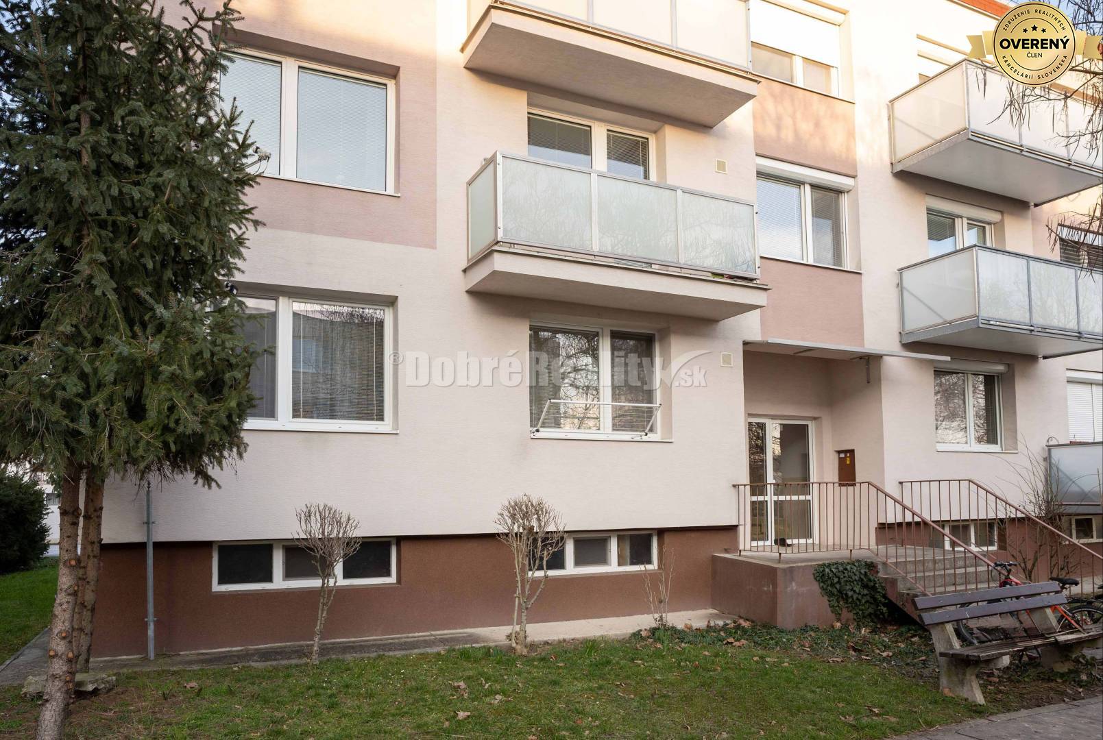 EXKLUZÍVNE 4-IZBOVÝ BYT 84m2 - REKONŠTRUKCIA, ZARIADENÝ, VOĽNÝ IHNEĎ