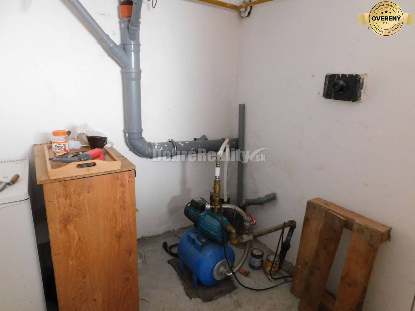 REZERVOVANE! Ponúkame Vám na predaj 2-izb. rodinný dom vo Dvoroch nad