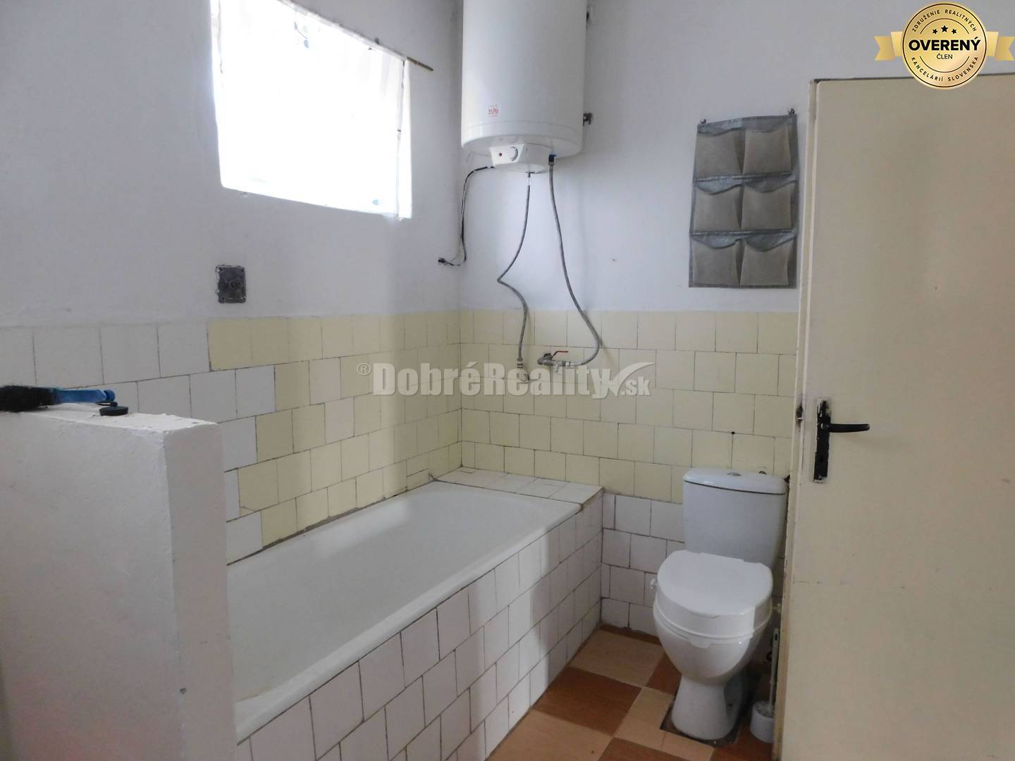 REZERVOVANE! Ponúkame Vám na predaj 2-izb. rodinný dom vo Dvoroch nad