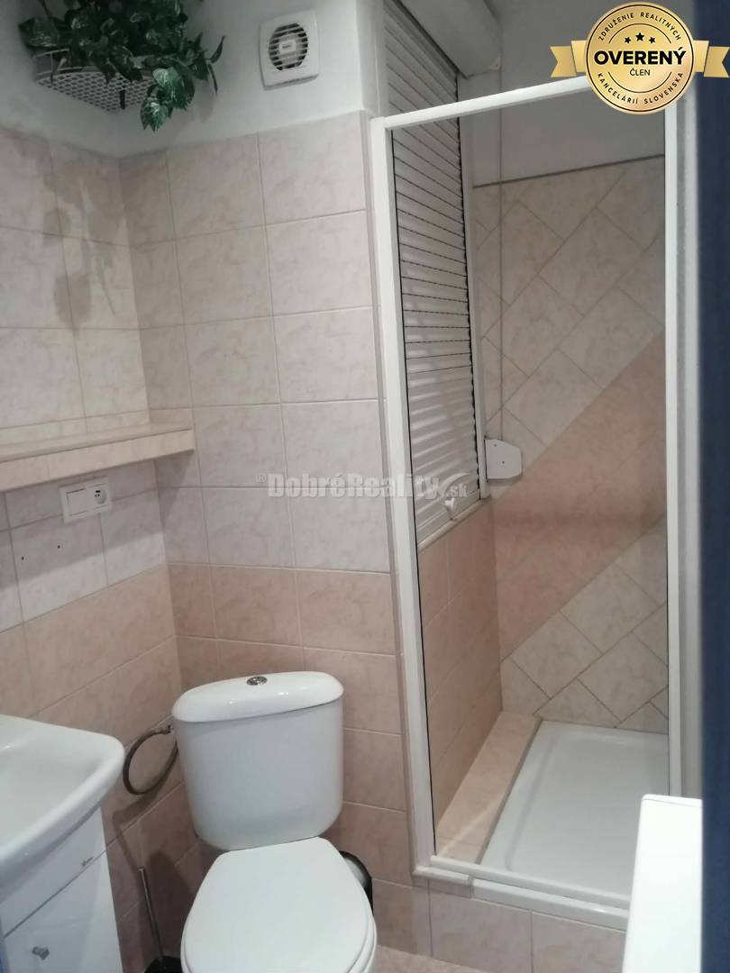 DOBRÉ REALIY -Na prenájom 1-i byt , Čierne mesto, Prievidza-rezervovan