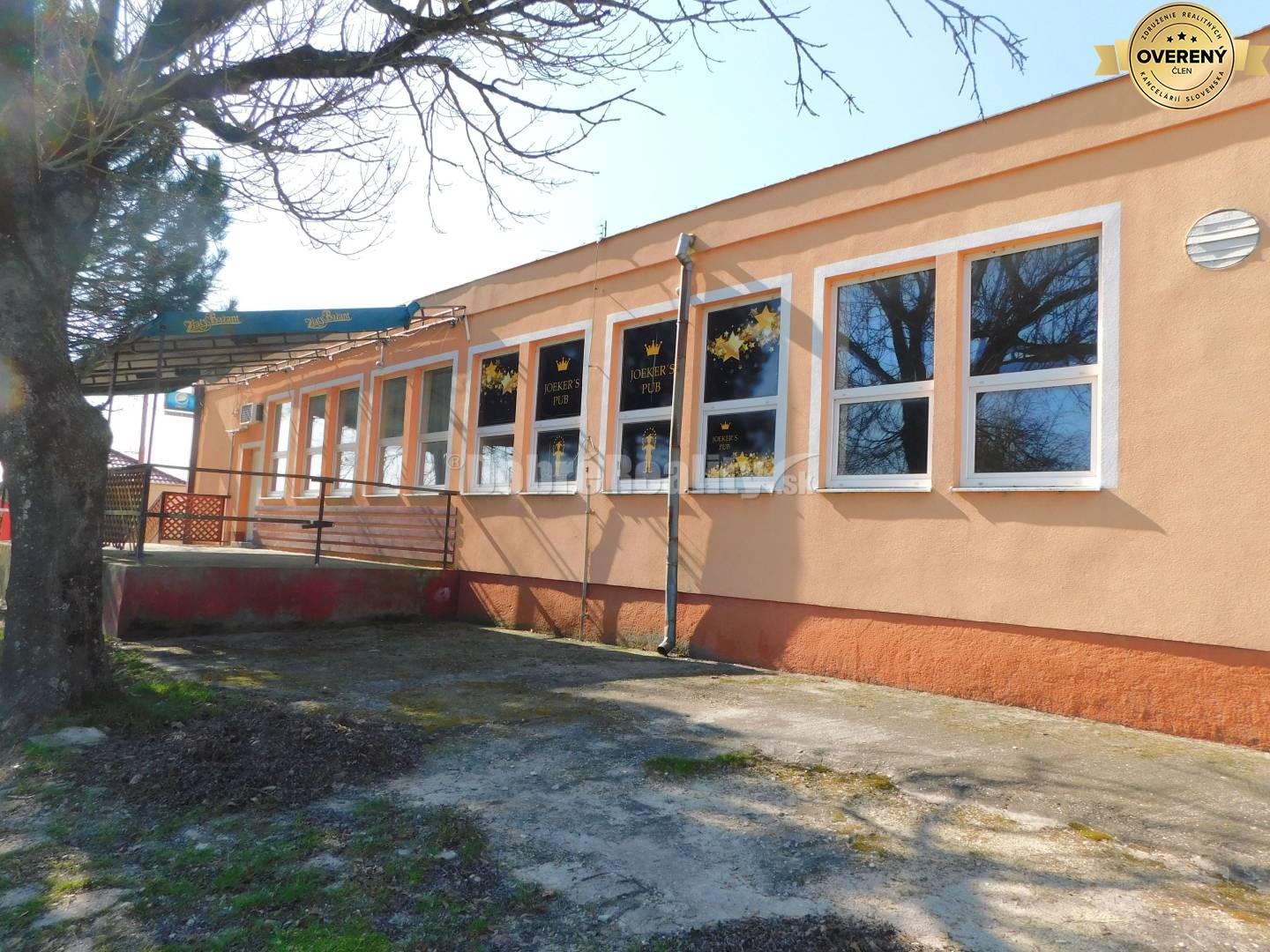 Ponúkame Vám na predaj zaujímavý prevádzkový areál s dvomi samostatným