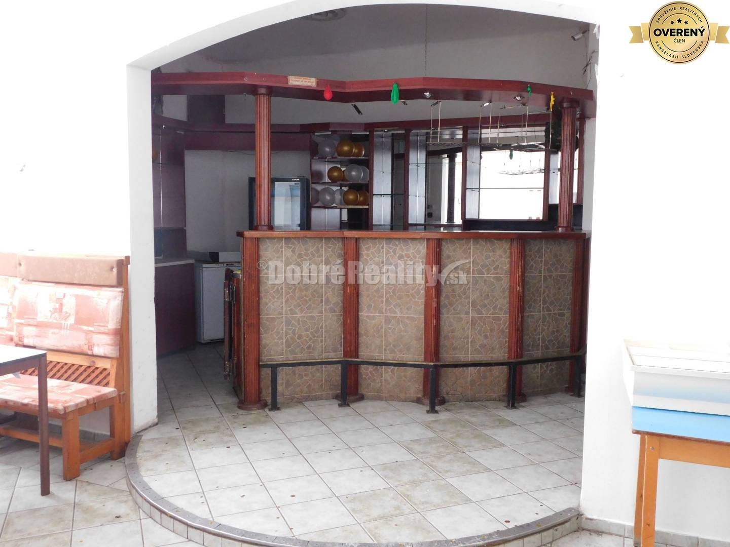 Ponúkame Vám na predaj zaujímavý prevádzkový areál s dvomi samostatným