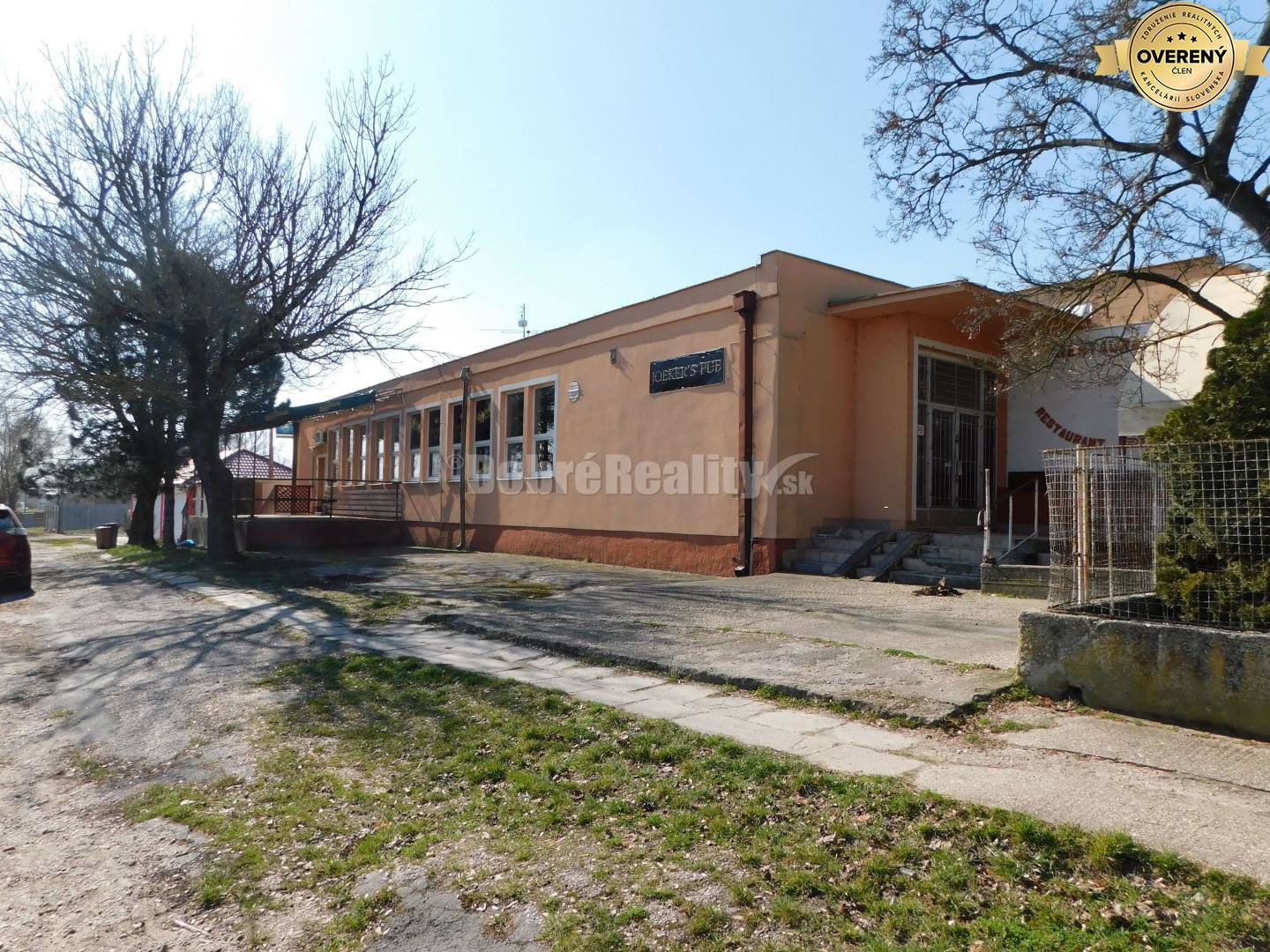 Ponúkame Vám na predaj zaujímavý prevádzkový areál s dvomi samostatným