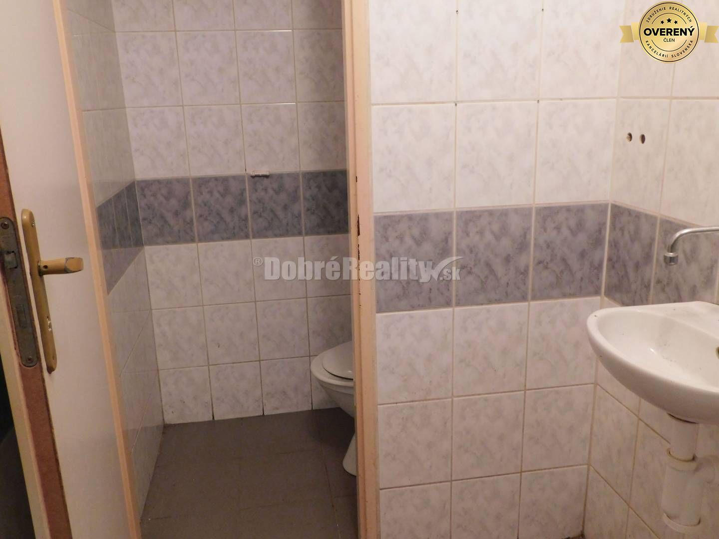 Ponúkame Vám na predaj zaujímavý prevádzkový areál s dvomi samostatným