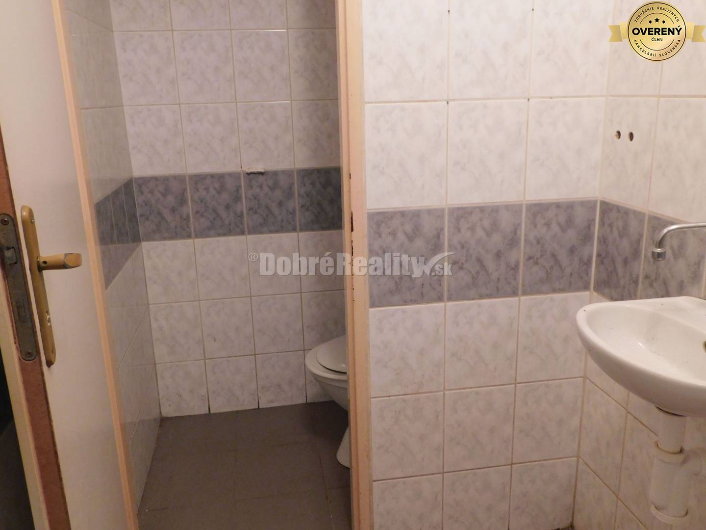 Ponúkame Vám na predaj zaujímavý prevádzkový areál s dvomi samostatným