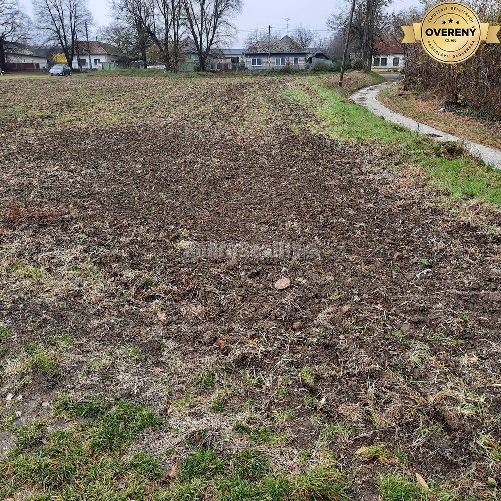 Dobré reality ponúkajú na predaj dva stavebné pozemky v obci Farná !