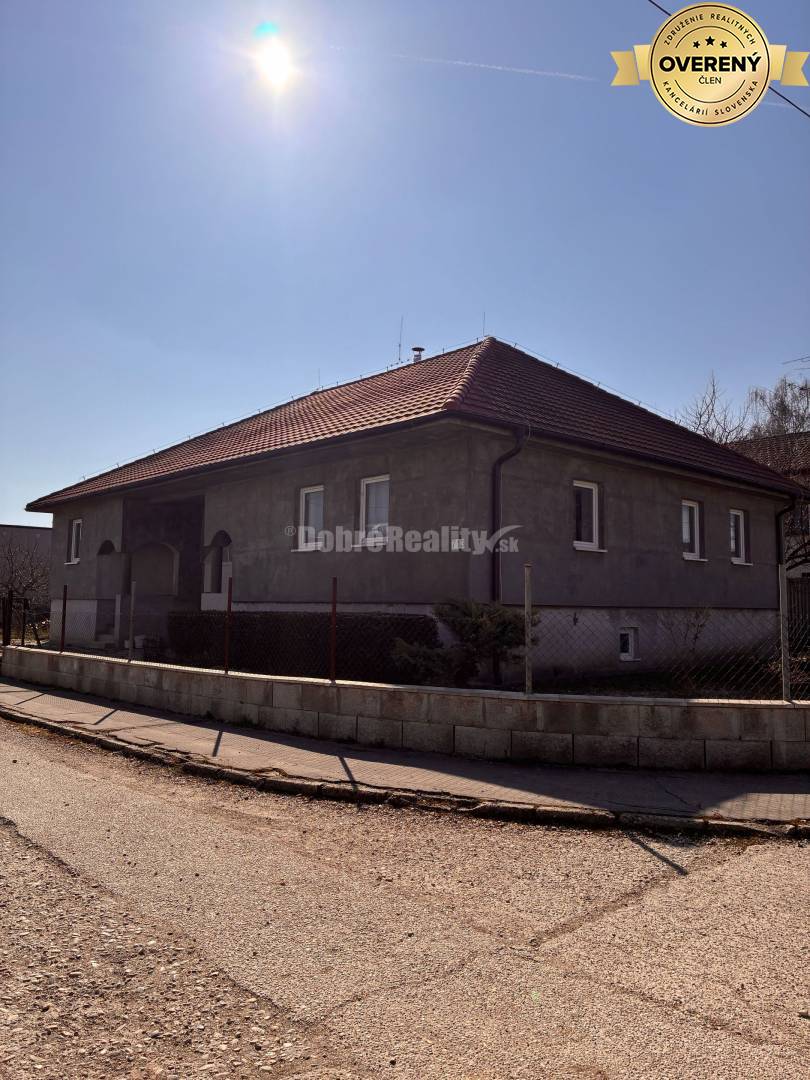 Priestranný rodinný dom v obci Dolné Saliby