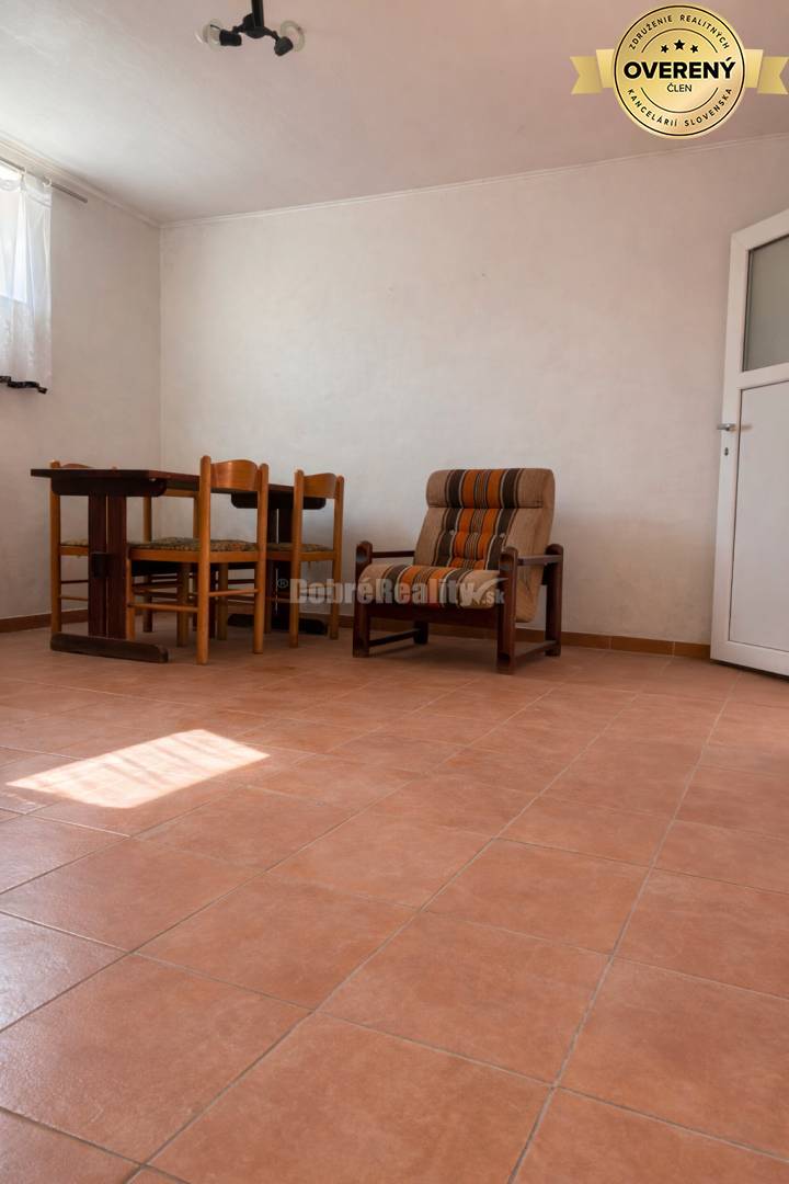 Priestranný rodinný dom v obci Dolné Saliby