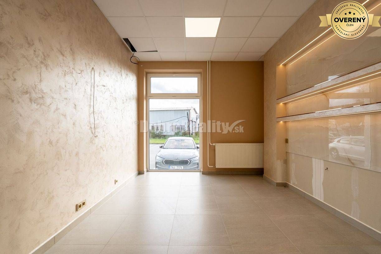 Obchodný alebo administratívny priestor, 160 m2, Banská Bystrica