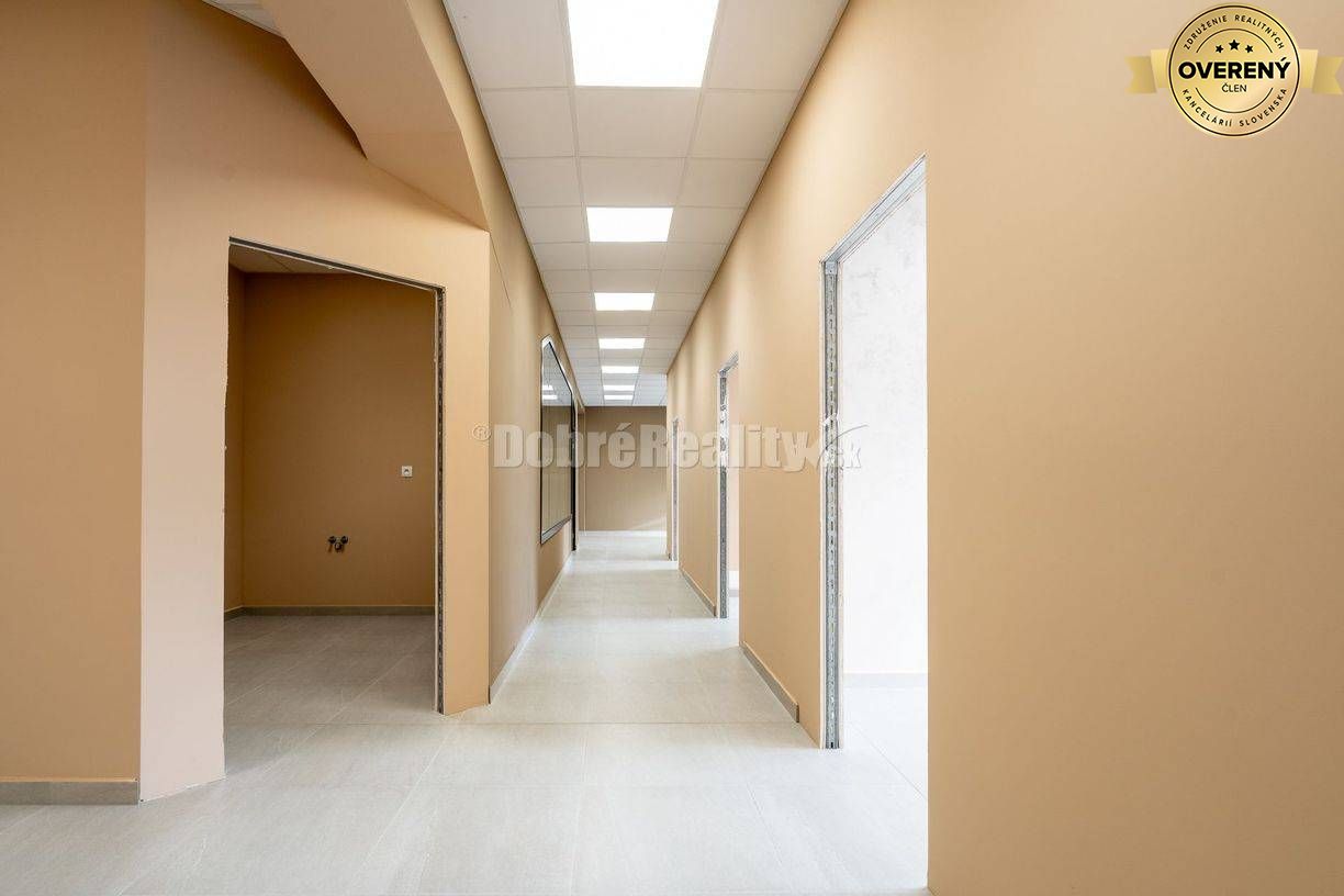Obchodný alebo administratívny priestor, 160 m2, Banská Bystrica