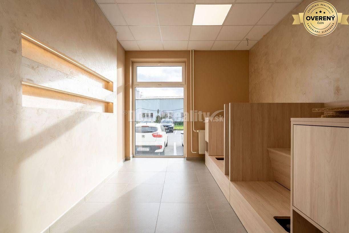 Obchodný alebo administratívny priestor, 160 m2, Banská Bystrica