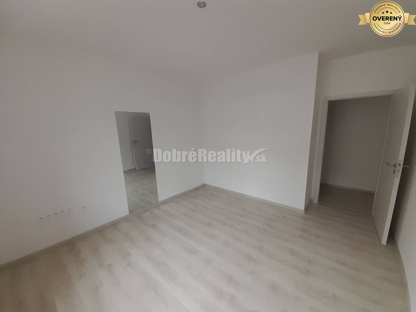 Prenájom 3 izbového bytu na Kasárenskej