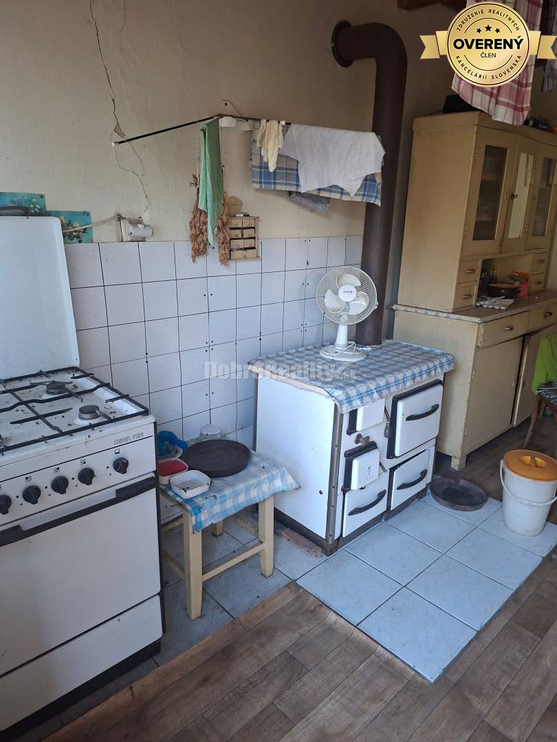 Dobré reality ponúkajú na predaj rodinný dom v obci Jasová, o. Nové Z