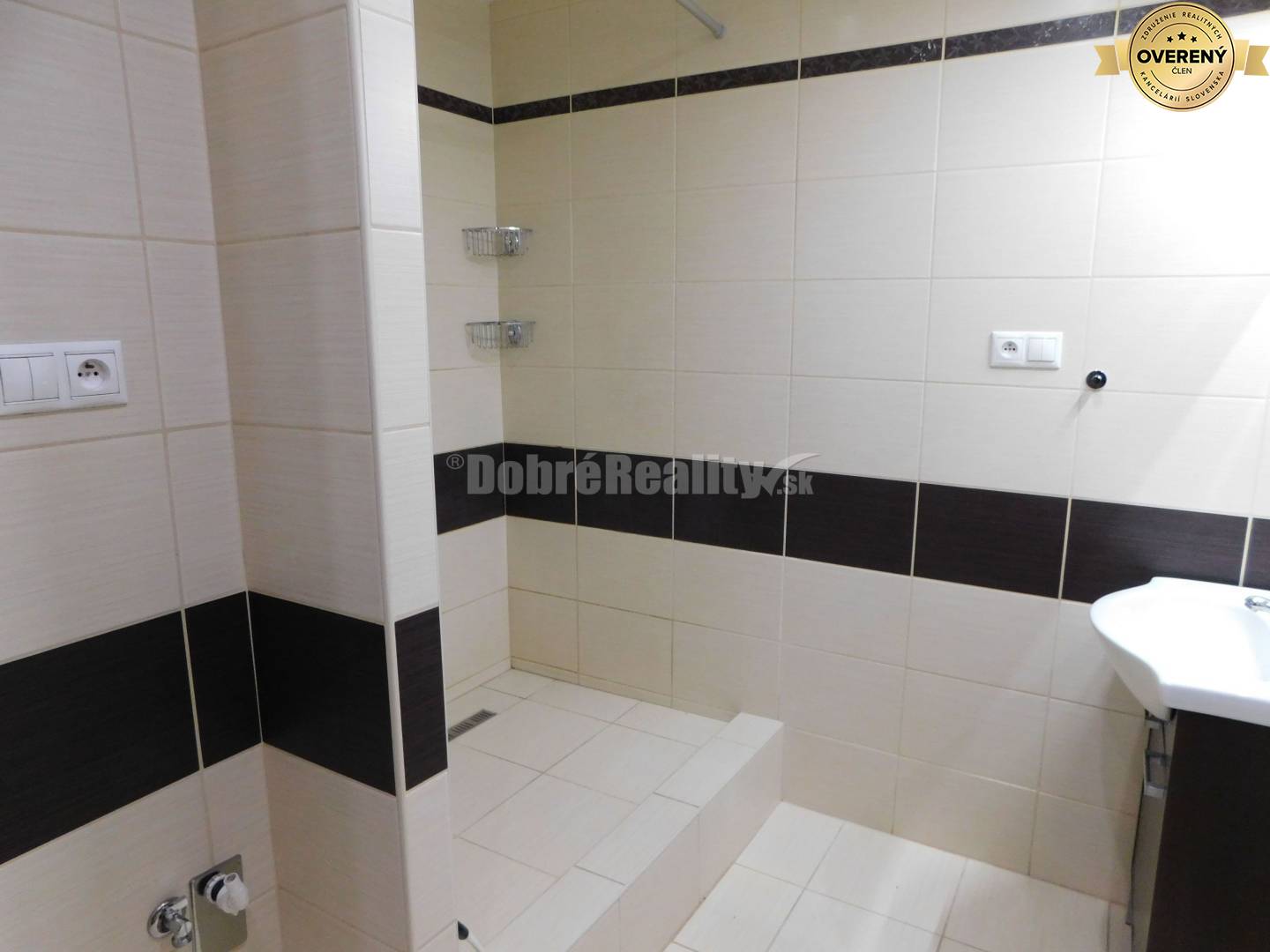 Ponákame na prenájom 1-izb. byt v nových Zámkoch.