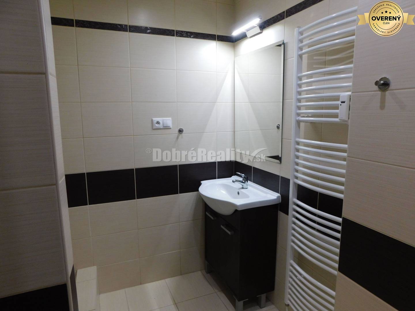 Ponákame na prenájom 1-izb. byt v nových Zámkoch.