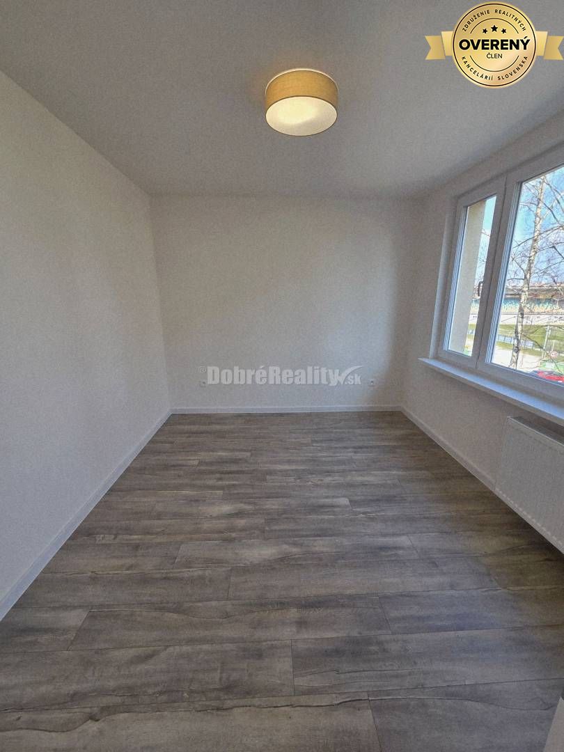 Nadčasový 4 izbový byt na sídlisku Žabník po kompletnej rekonštrukcii.