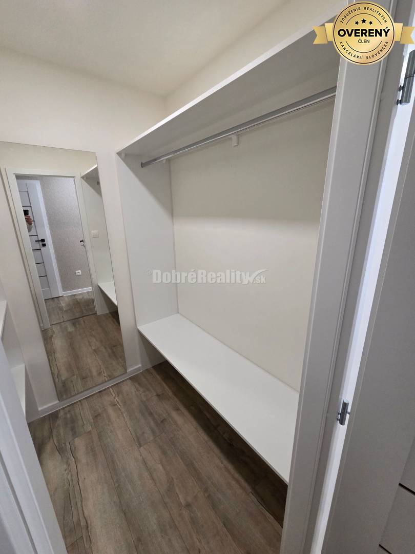 Nadčasový 4 izbový byt na sídlisku Žabník po kompletnej rekonštrukcii.