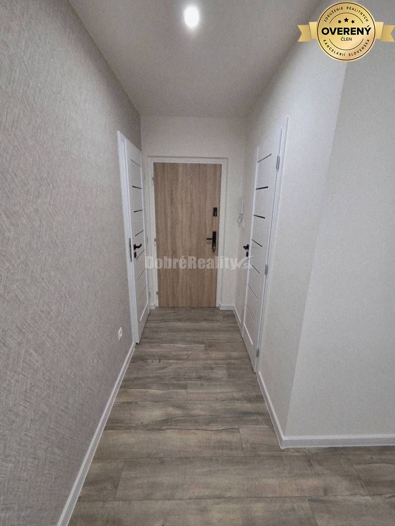Nadčasový 4 izbový byt na sídlisku Žabník po kompletnej rekonštrukcii.