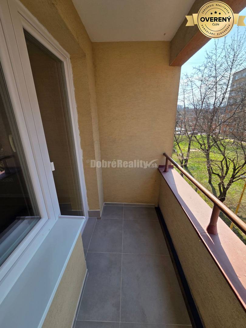 Nadčasový 4 izbový byt na sídlisku Žabník po kompletnej rekonštrukcii.